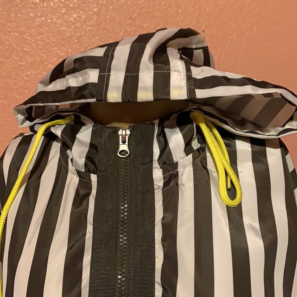 Like-New Lightweight Windbreakers - image 4